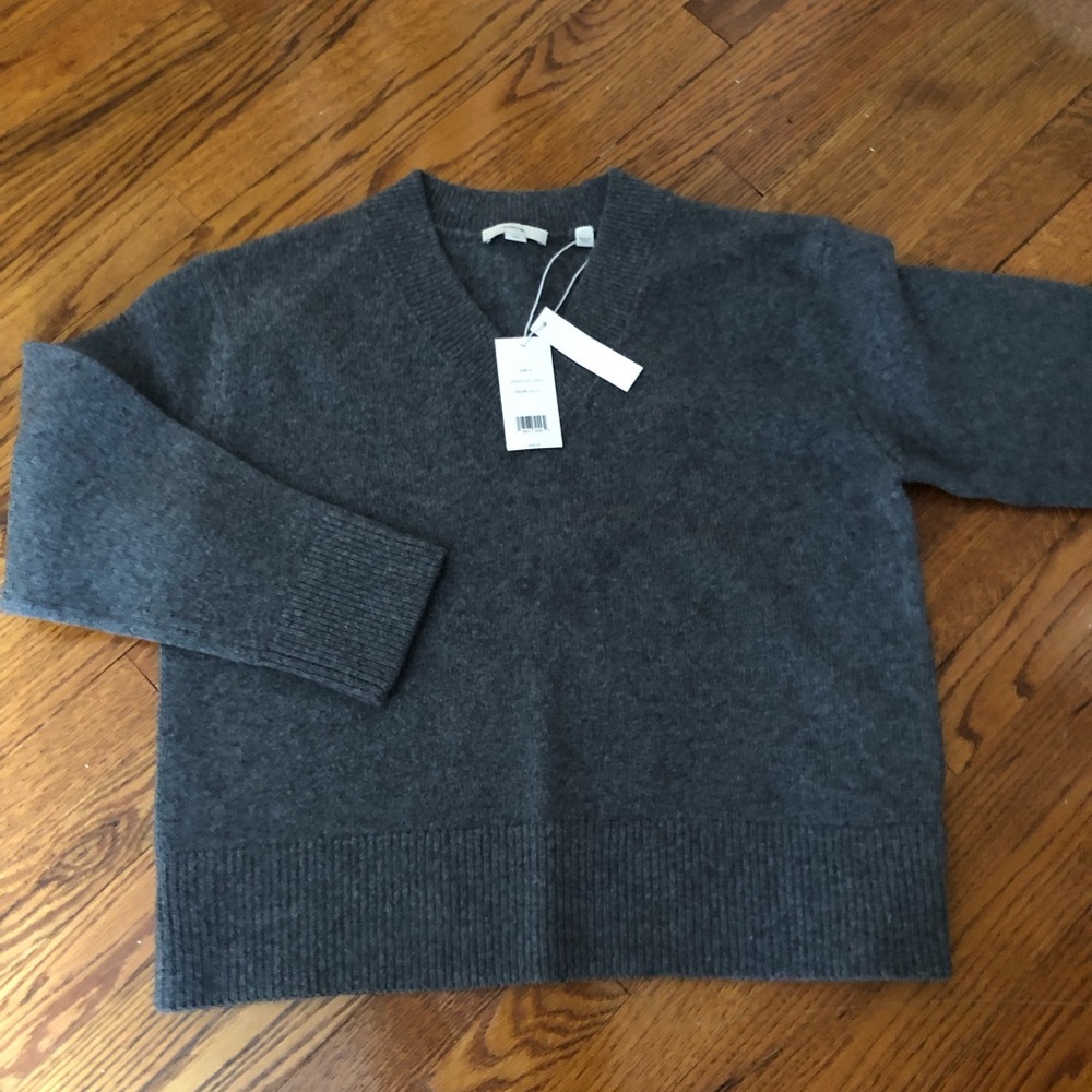 NWT Vince stunning charcoal gray cashmere sweater